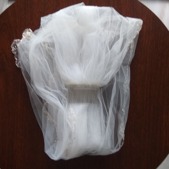 Oleg Cassini (David's Bridal) Wedding Gown, size 6 - Picture 5 of 6